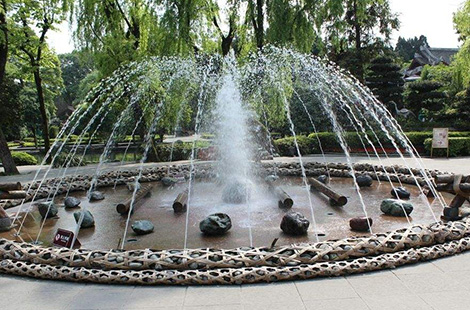 華通遠(yuǎn)航太陽(yáng)能供電設(shè)備為城市景觀噴泉設(shè)計(jì)增添綠色能源